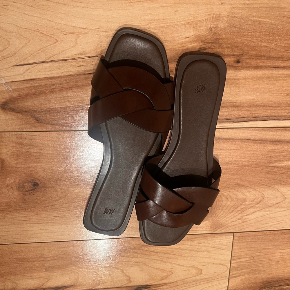 HNM SANDALS IN Brown🤎